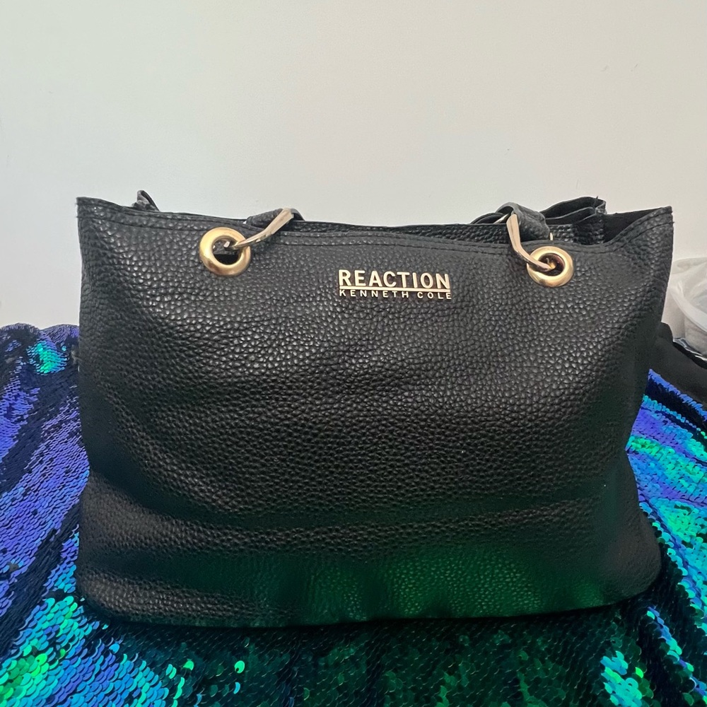 Nice Kenneth Cole reaction black purse
